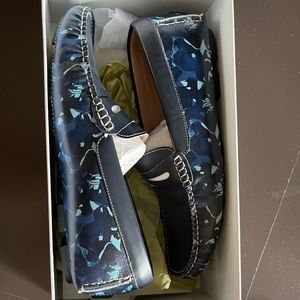 STUNNING ROBERT GRAHAM SHOES NEW SHOES SIZE 11 VERY ATTRACTIVE!!! Never worn